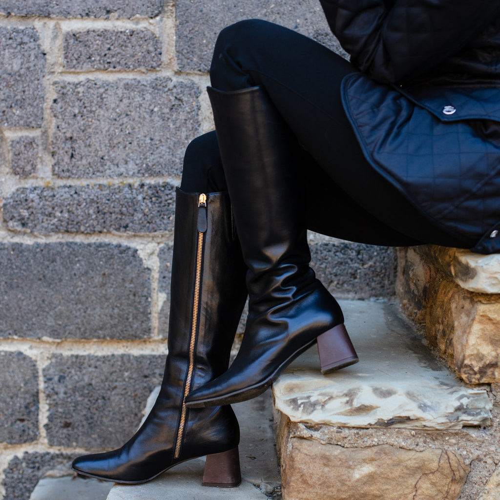 novak-midnight-boot-  display picture 1